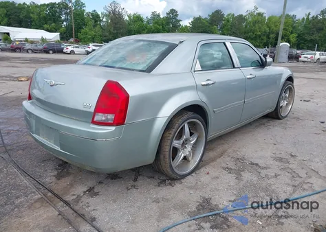 2005 Chrysler 300 Touring z USA, uszkodzony, nr VIN 2C3JA53G65H650952